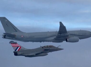 A Rafale and an A330 MRTT on their way to commemorate Lafayette