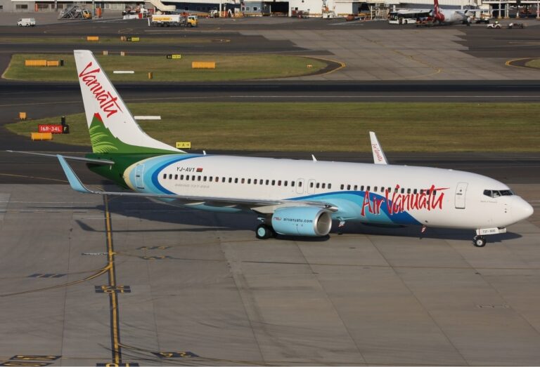 Air_Vanuatu_Boeing_737-800_Breidenstein-1