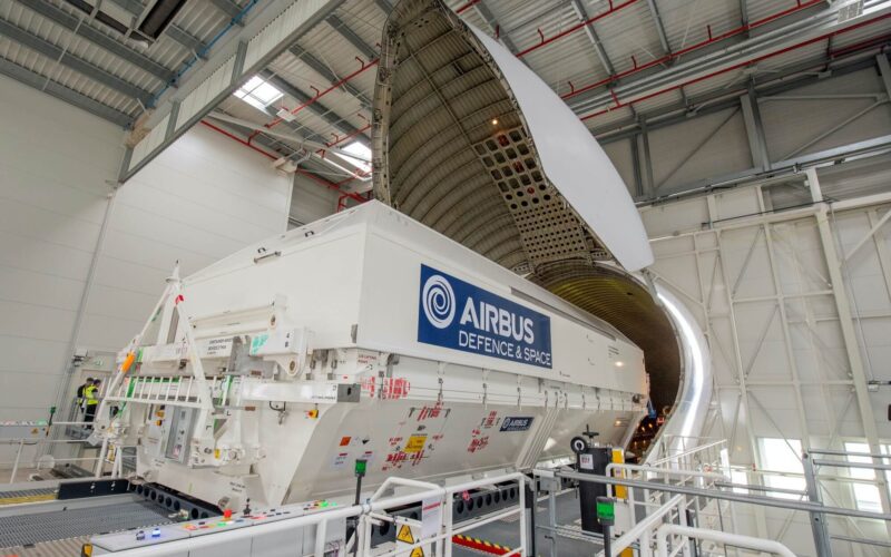 airbus_beluga_brings_airbus_satellite_to_kennedy_space_center-tls-loading1_copyright-airbus.jpg