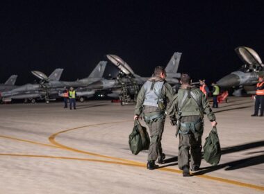 greek_air_force_f-16_pilots.jpg