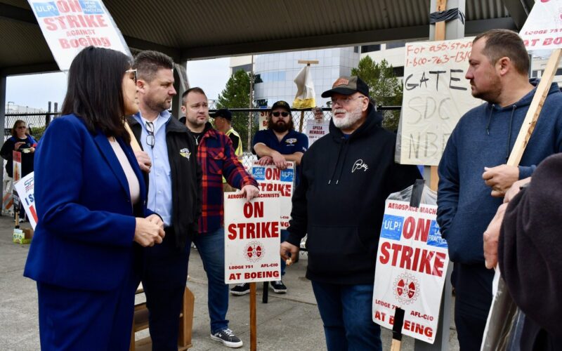 Julie Su visits machinists