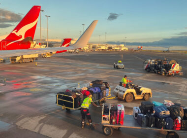 qantas_baggage_handlers.jpg