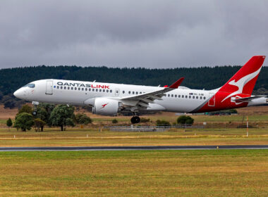 QantasLink,_operated_by_National_Jet_Systems,_(VH-X4B)_Airbus_A220-300_landing_at_Canberra_Airport 32